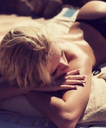 Я креативна и умею создавать атмосферу, в которой ты забудешь о своих заботах и окунешься в мир наслаждения. В моих услугах есть все, что ты только пожелаешь и больше. От классики до экзотики – я знаю, как удовлетворить даже самые скрытые фантазии. Не веришь? Посмотри на мои фото и убедись сам! Живу в Москве и с удовольствием приму тебя в своей уютной квартире. У меня есть отличные отзывы – мои клиенты остаются довольными и обращаются ко мне снова и снова. Разрешаю тебе задать все интересующие вопросы – я открыта и готова сделать все, чтобы ты почувствовал себя особенным. Не упусти шанс насладиться мной и незабываемыми эмоциями. 8635, 31 год